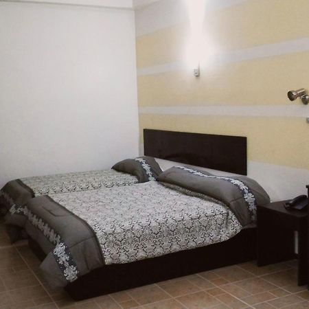 Metro Park Hotel Mandaue Cebu Stadt Zimmer foto